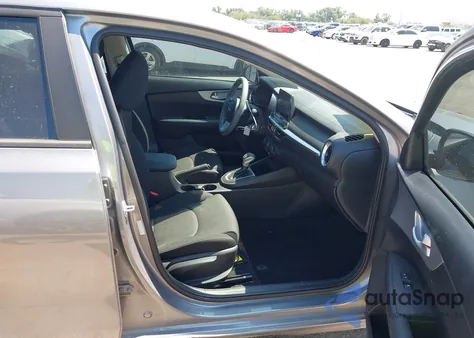 2024 Kia Forte Lxs z USA, uszkodzony, nr VIN 3KPF24AD8RE730269